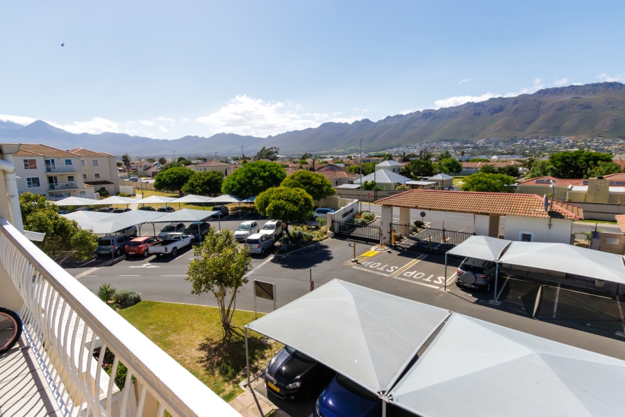 2 Bedroom Property for Sale in Gordons Bay Central Western Cape